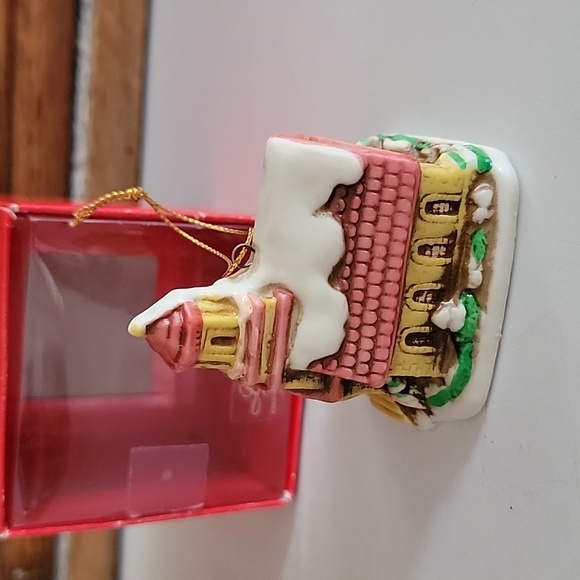 Vintage 1986 lefton Collectibles Porcelain House Church ornament - Picture 2 of 7